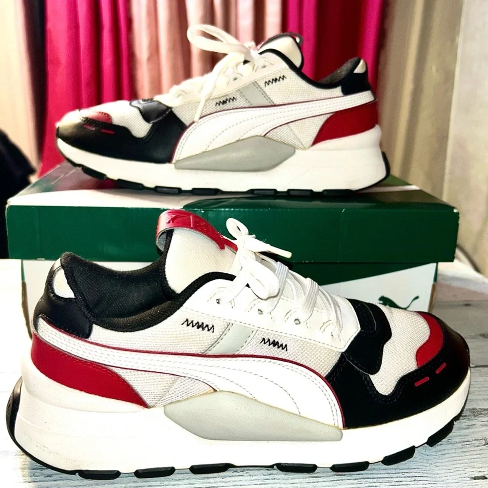 Men’s Puma RS 2.0 core sneakers. White/black/red size-7 1/2